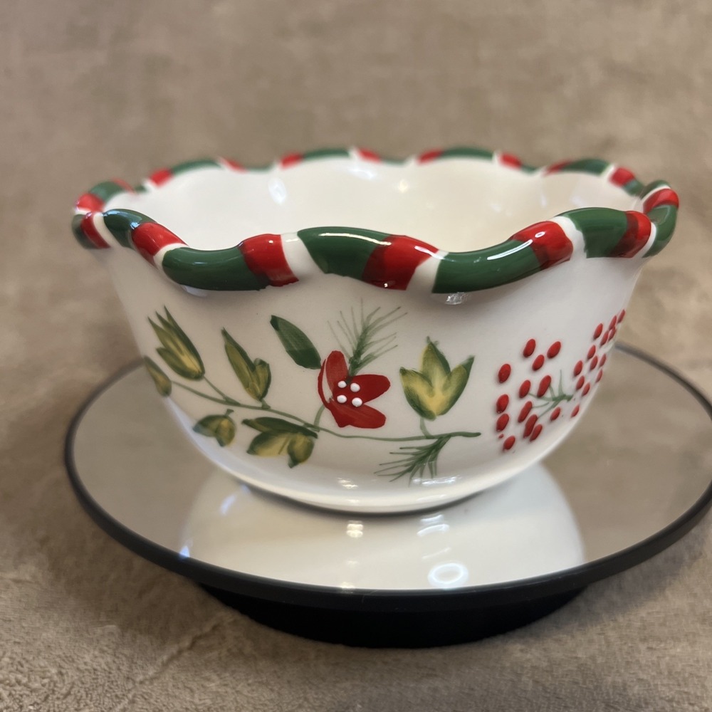 Boston Warehouse Bowl 5.5" Christmas Floral Berries Ruffled edge‎ 2006